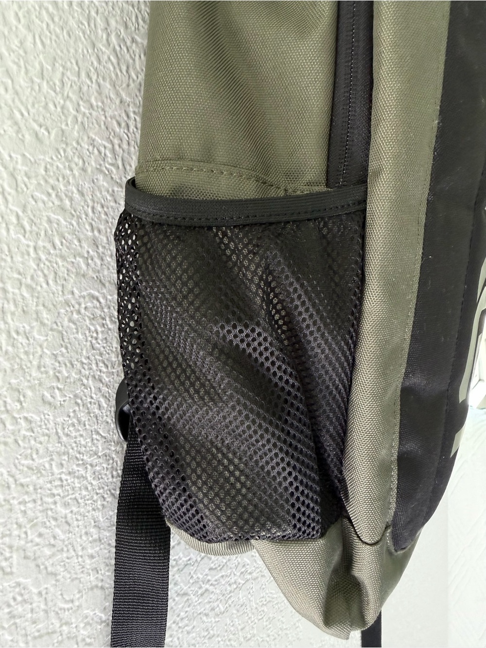Oakley Enduro 20L 3.0 • Two-Tone Black & Olive Backpack - Picture 6 of 10